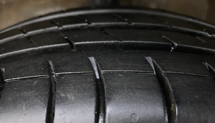 2017 Maruti Wagon R 1.0 VXI, Petrol, Manual, 52,948 km, Left Front Tyre Tread