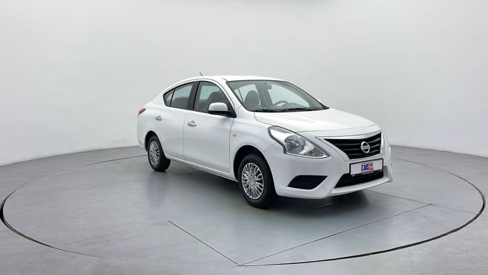 NISSAN SUNNY-Right Front Diagonal (45- Degree) View