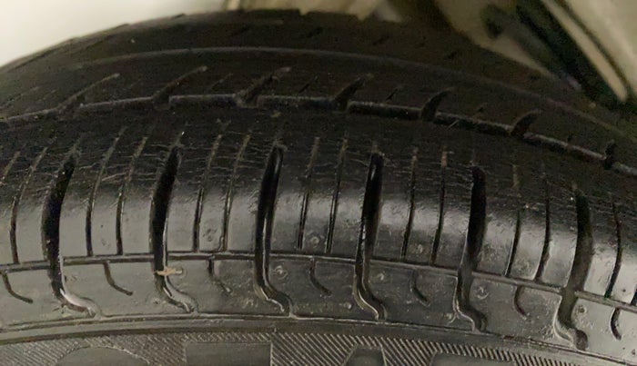 2016 Maruti Alto 800 LXI, Petrol, Manual, 34,996 km, Left Rear Tyre Tread