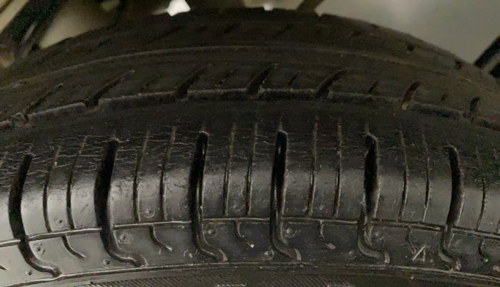 2016 Maruti Alto 800 LXI, Petrol, Manual, 34,996 km, Left Front Tyre Tread
