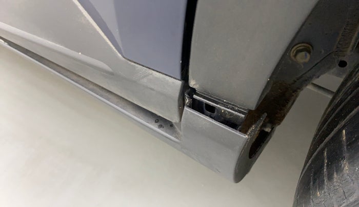2019 Hyundai VENUE SX(O) CRDi, Diesel, Manual, 55,828 km, Left running board - Cladding has minor damage