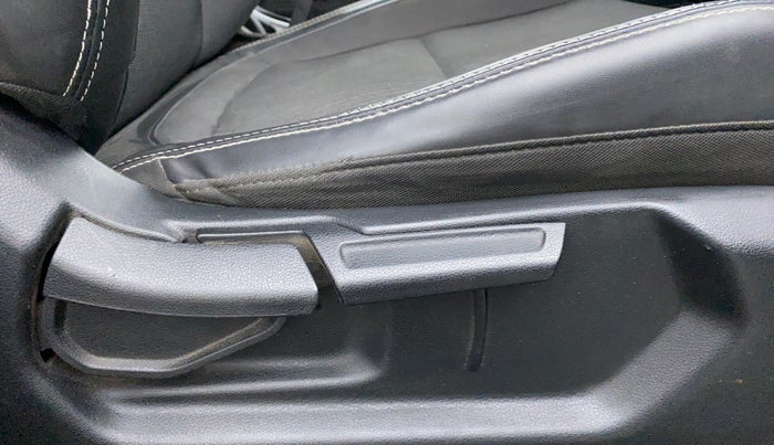 2019 Hyundai VENUE SX(O) CRDi, Diesel, Manual, 55,828 km, Driver Side Adjustment Panel