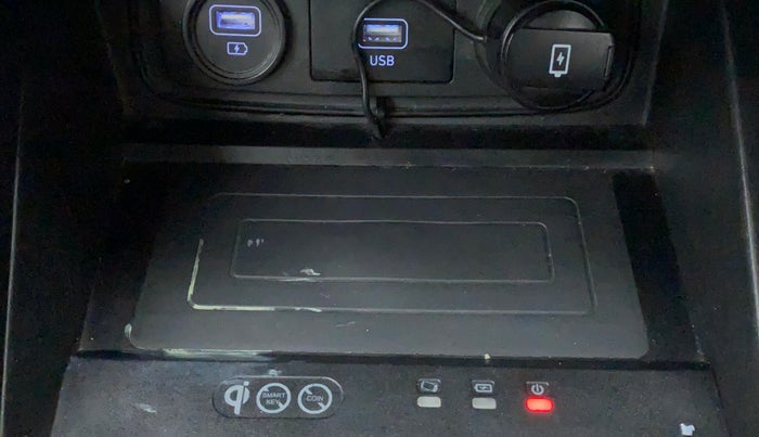 2019 Hyundai VENUE SX(O) CRDi, Diesel, Manual, 55,828 km, Wireless Charger