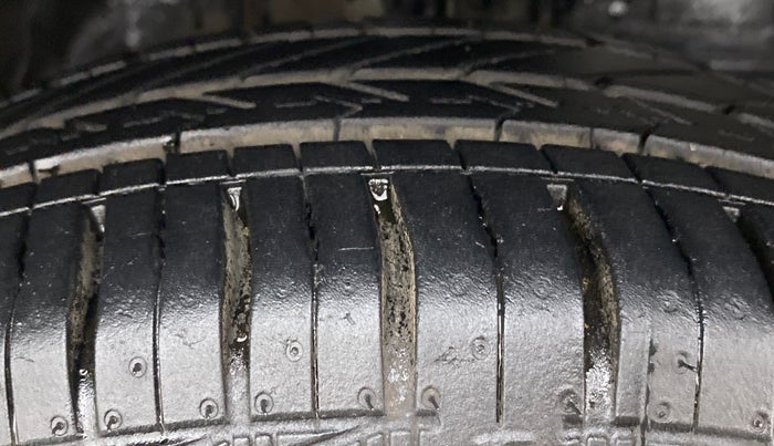 2014 Toyota Etios Liva G, Petrol, Manual, 45,164 km, Right Front Tyre Tread