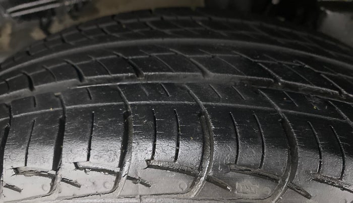 2014 Toyota Etios Liva G, Petrol, Manual, 45,164 km, Left Rear Tyre Tread