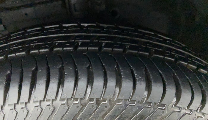 2013 Maruti Swift Dzire VXI 1.2 BS IV, Petrol, Manual, 1,05,439 km, Left Front Tyre Tread
