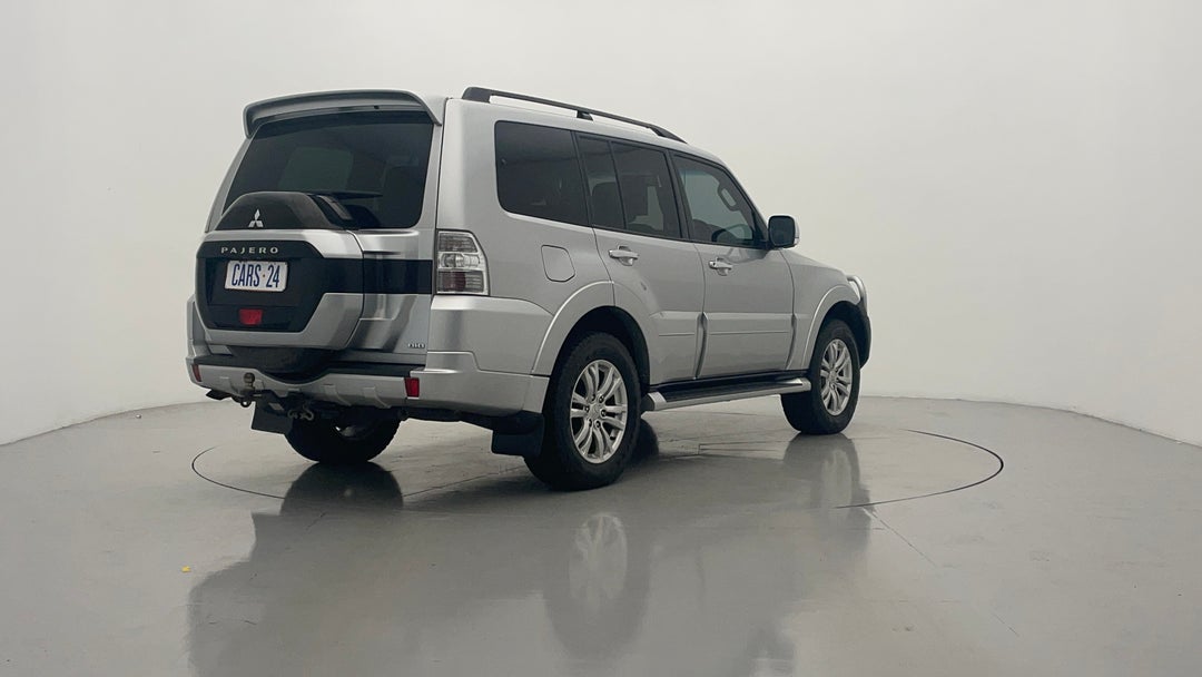 Right Back Diagonal (45- Degree) View