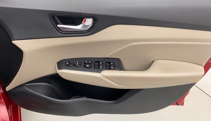 2017 Hyundai Verna 1.6 VTVT SX (O) AT, Petrol, Automatic, 33,742 km, Driver Side Door Panels Control
