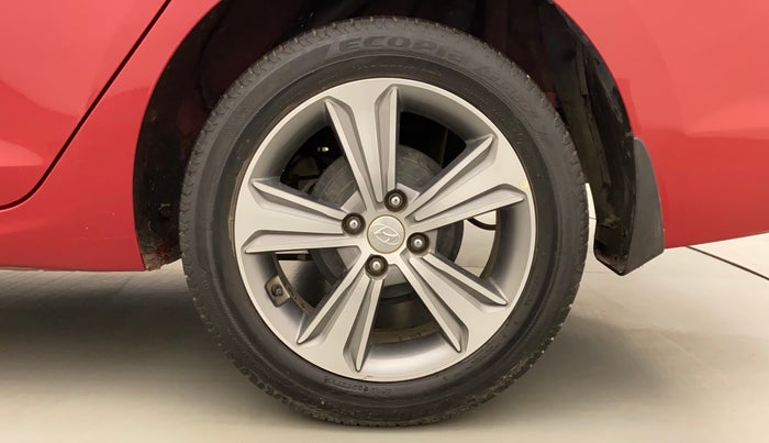 2017 Hyundai Verna 1.6 VTVT SX (O) AT, Petrol, Automatic, 33,222 km, Left Rear Wheel