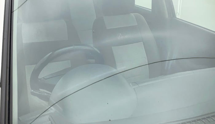 2010 Maruti Swift LXI, Petrol, Manual, 70,437 km, Front windshield - Minor spot on windshield