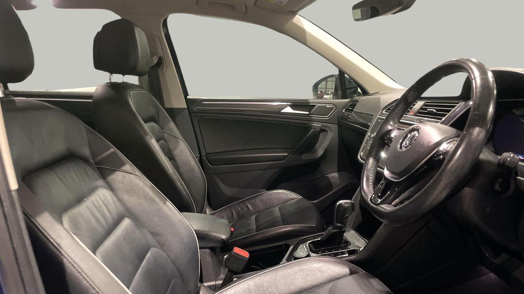 2018 Volkswagen Tiguan 132 Tsi Comfortline, Automatic, 120723 km, Right Side Front Door Cabin View