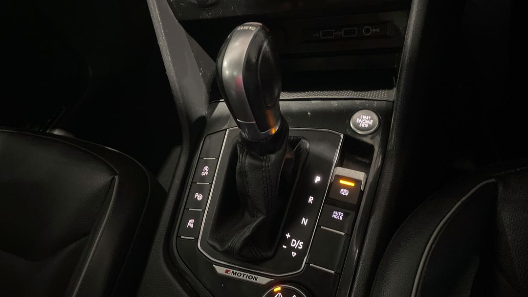 2018 Volkswagen Tiguan 132 Tsi Comfortline, Automatic, 120723 km, Gear Lever 