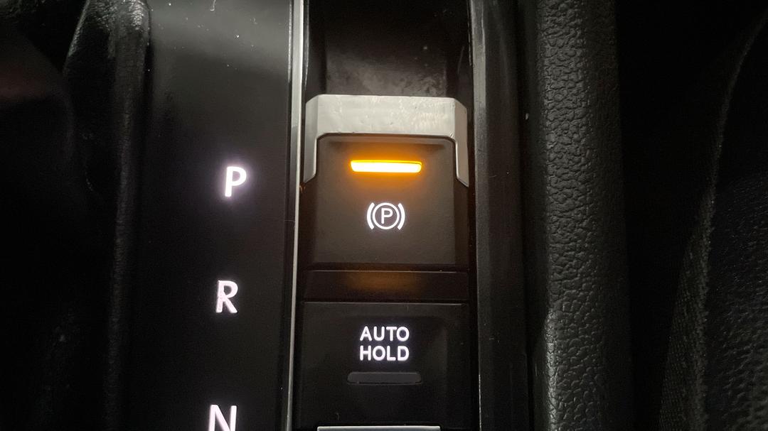 2018 Volkswagen Tiguan 132 Tsi Comfortline, Automatic, 120723 km, Handbrake