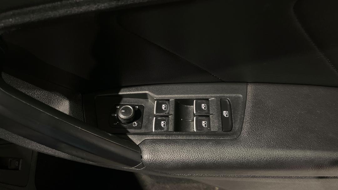 2018 Volkswagen Tiguan 132 Tsi Comfortline, Automatic, 120723 km, Drivers Side Door Panel Controls