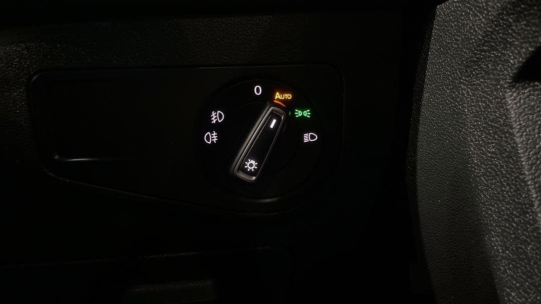 2018 Volkswagen Tiguan 132 Tsi Comfortline, Automatic, 120723 km, Utility Switches/Buttons