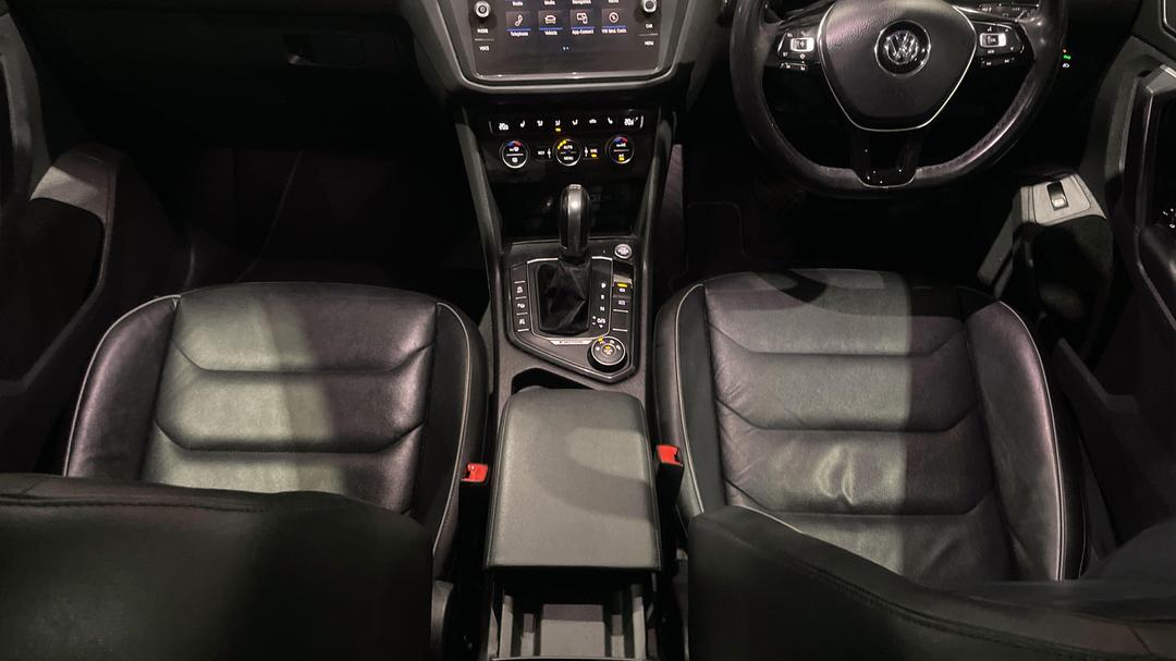 2018 Volkswagen Tiguan 132 Tsi Comfortline, Automatic, 120723 km, Center Console