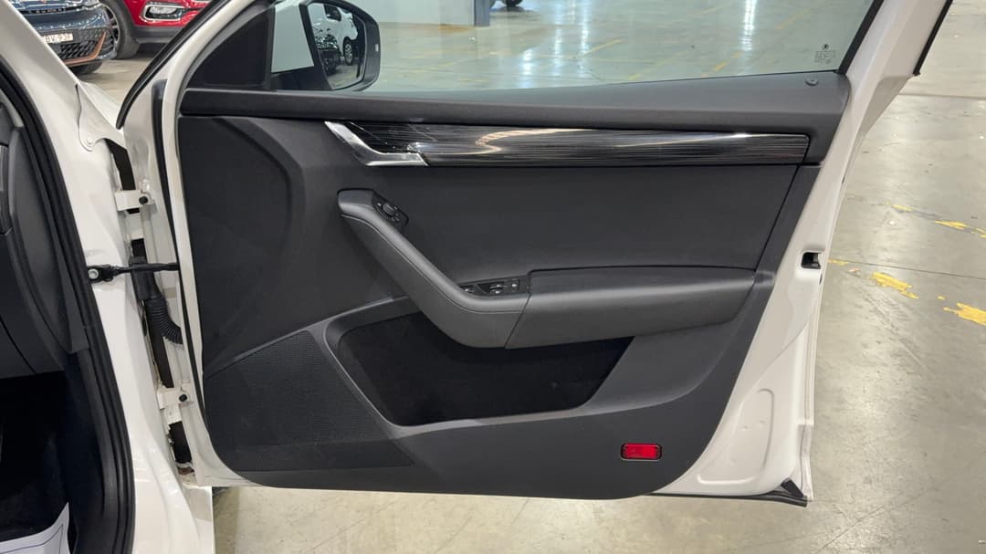 2018 SKODA Octavia 110 Tsi, Automatic, 155780 km, Speaker View