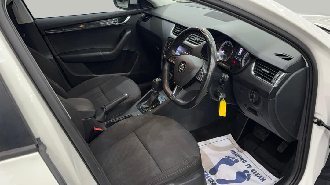 2018 SKODA Octavia 110 Tsi, Automatic, 155780 km, Right Side Front Door Cabin View