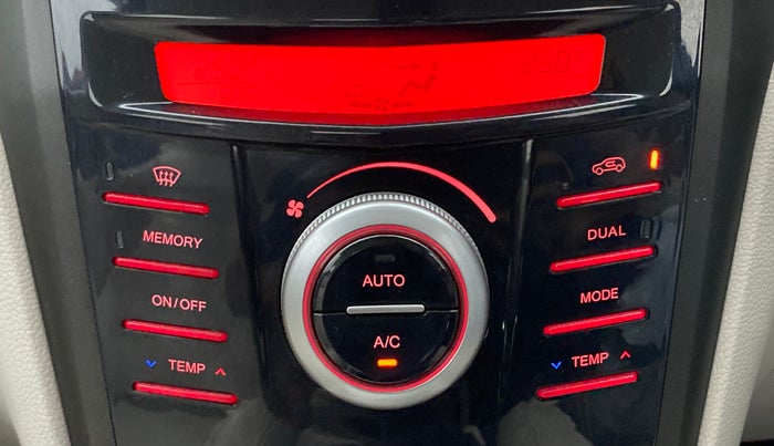 2019 Mahindra XUV300 W8 (O) 1.2 PETROL, Petrol, Manual, 12,180 km, Automatic Climate Control