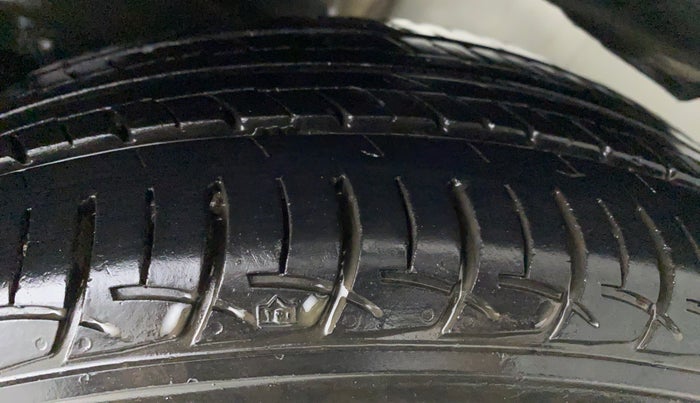 2014 Maruti Swift ZXI, Petrol, Manual, 69,445 km, Left Rear Tyre Tread