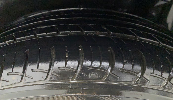 2014 Maruti Swift ZXI, Petrol, Manual, 69,445 km, Right Front Tyre Tread