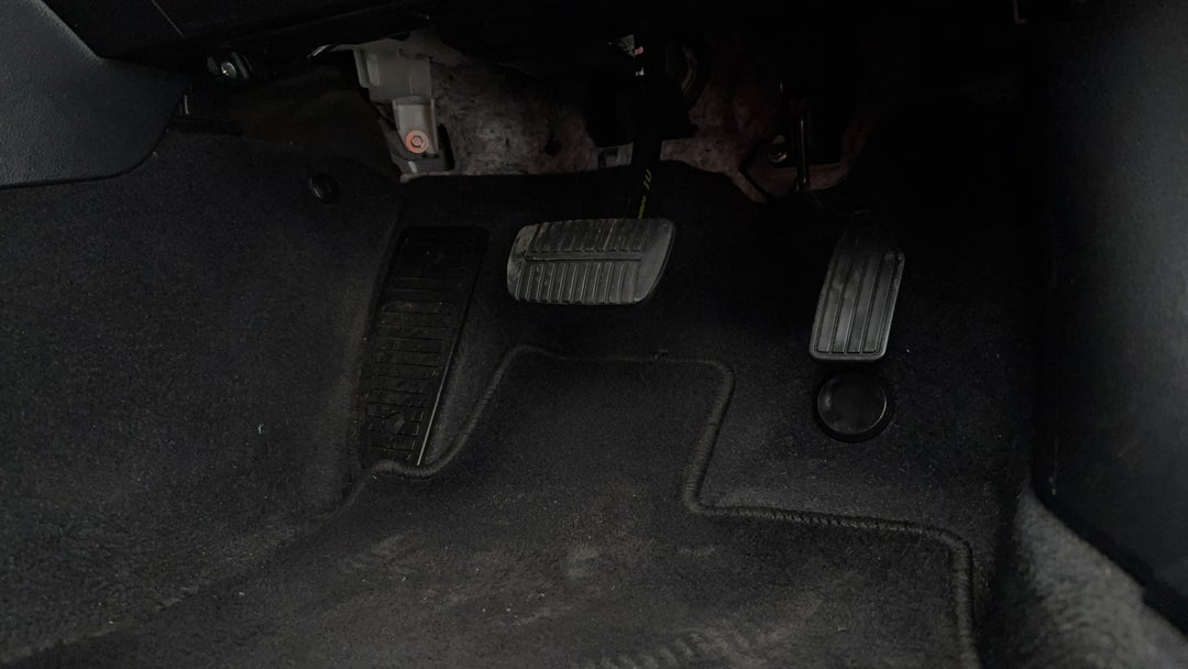 2018 Subaru Outback 2.0d Premium AWD, Automatic, 91555 km, Pedals and Footmat