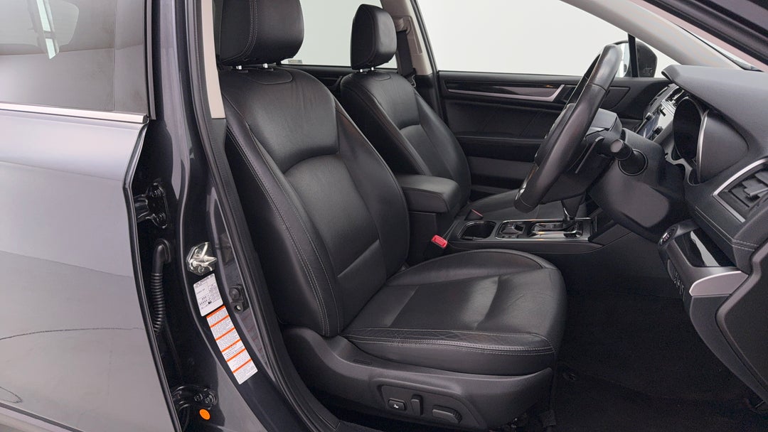 2018 Subaru Outback 2.0d Premium AWD, Automatic, 91555 km, Right Side Front Door Cabin View