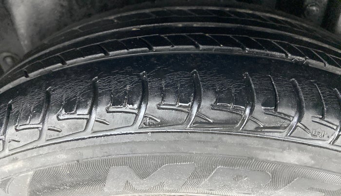 2014 Maruti Swift ZDI, Diesel, Manual, 73,654 km, Left Rear Tyre Tread