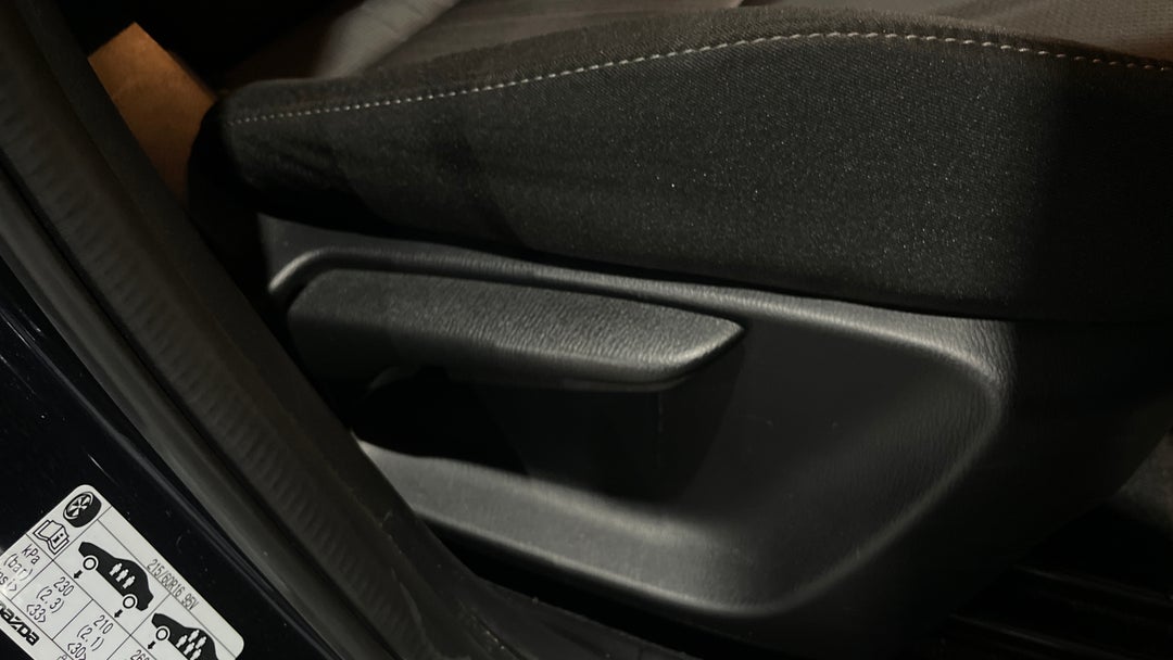 2020 Mazda CX-3 Maxx Sport (FWD), Automatic, 33093 km, Drivers Side Adjustment Panel