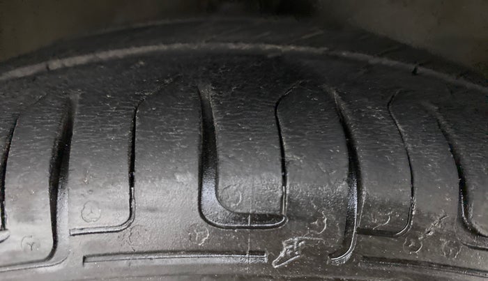 2013 Hyundai Santro Xing GL PLUS, Petrol, Manual, 77,272 km, Right Front Tyre Tread