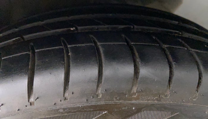 2015 Hyundai Grand i10 ASTA 1.2 VTVT, Petrol, Manual, 19,800 km, Left Rear Tyre Tread