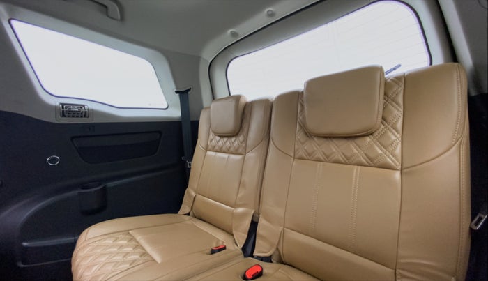 2018 Mahindra XUV500 W11 (O), Diesel, Manual, 47,339 km, Third Seat Row ( optional )