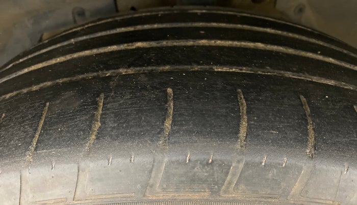 2018 Mahindra XUV500 W11 (O), Diesel, Manual, 47,339 km, Left Front Tyre Tread