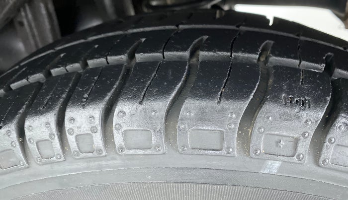 2015 Maruti Alto 800 LXI, Petrol, Manual, 22,995 km, Left Rear Tyre Tread