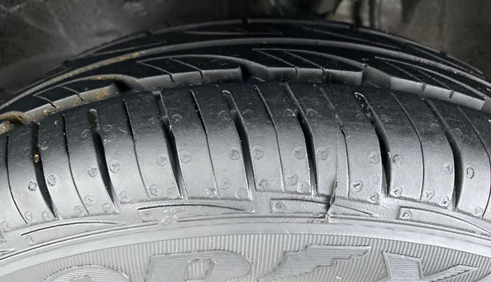 2015 Maruti Alto 800 LXI, Petrol, Manual, 22,995 km, Left Front Tyre Tread