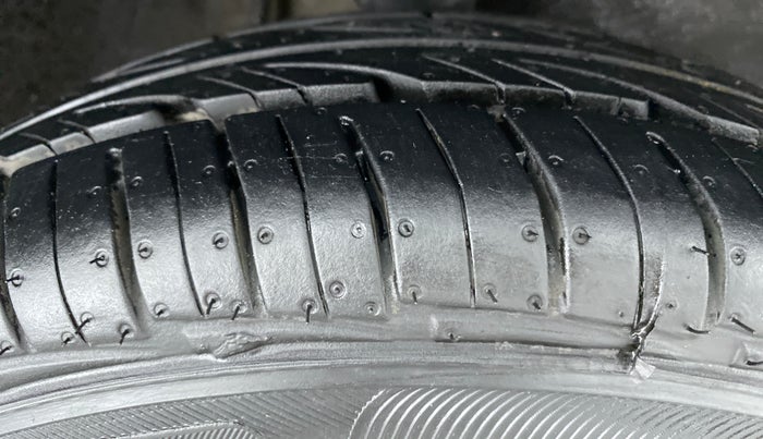 2015 Maruti Alto 800 LXI, Petrol, Manual, 22,995 km, Right Front Tyre Tread