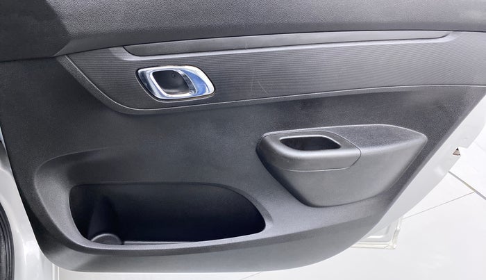 2018 Renault Kwid 1.0 RXT Opt, Petrol, Manual, 23,483 km, Driver Side Door Panels Control