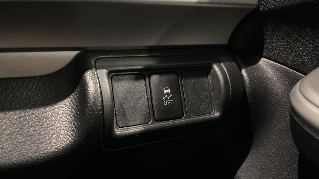 2017 Toyota Camry Altise, Automatic, 116388 km, Utility Switches/Buttons