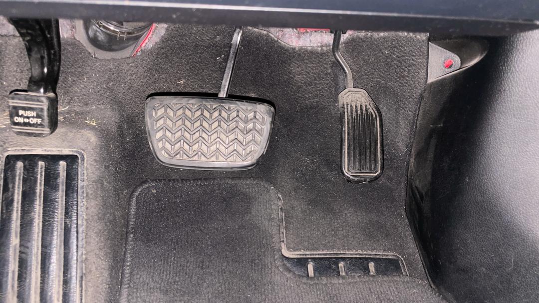 2017 Toyota Camry Altise, Automatic, 116388 km, Pedals and Footmat