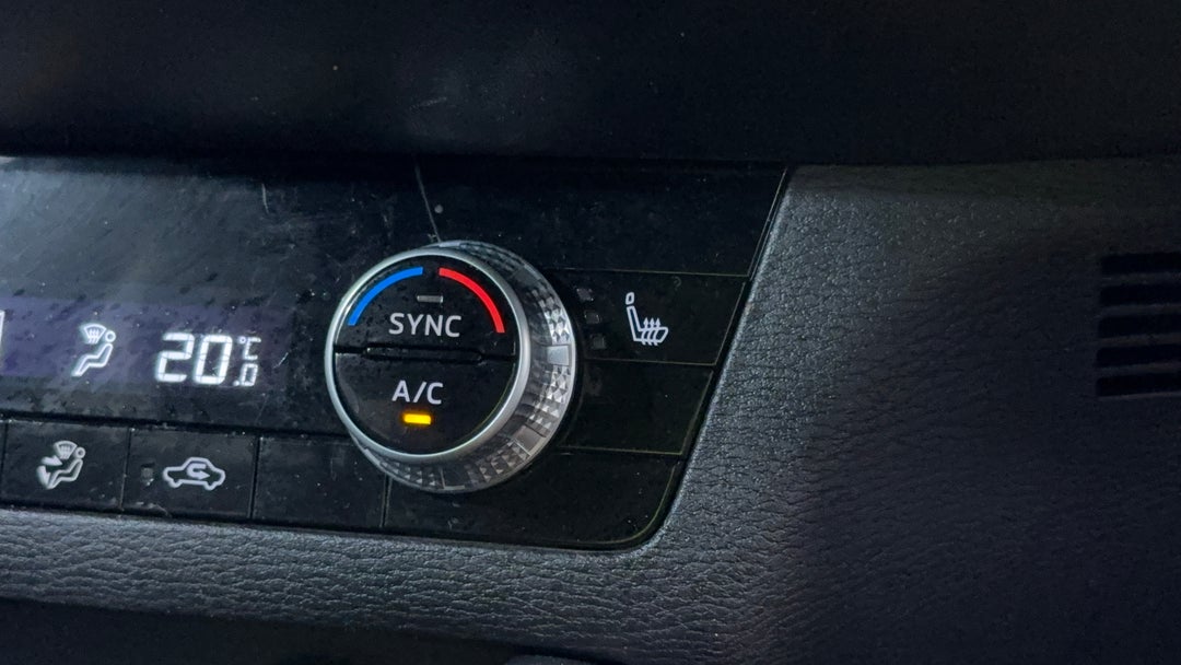 2023 Mitsubishi Outlander Ls Black Edition 7 Seat (2WD), Automatic, 24126 km, Ventilated Seats