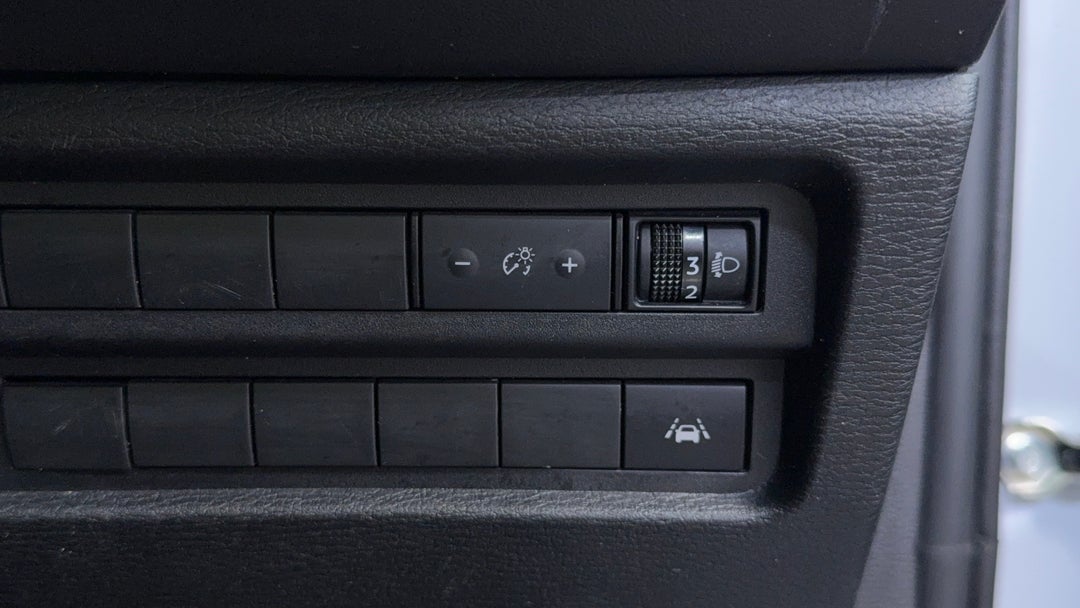 2023 Mitsubishi Outlander Ls Black Edition 7 Seat (2WD), Automatic, 24126 km, Utility Switches/Buttons