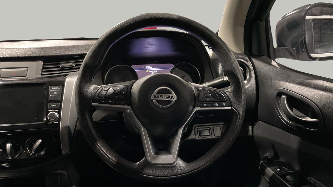 2022 Nissan Navara Sl (4x2), Manual, 37436 km, Steering Wheel Close-up
