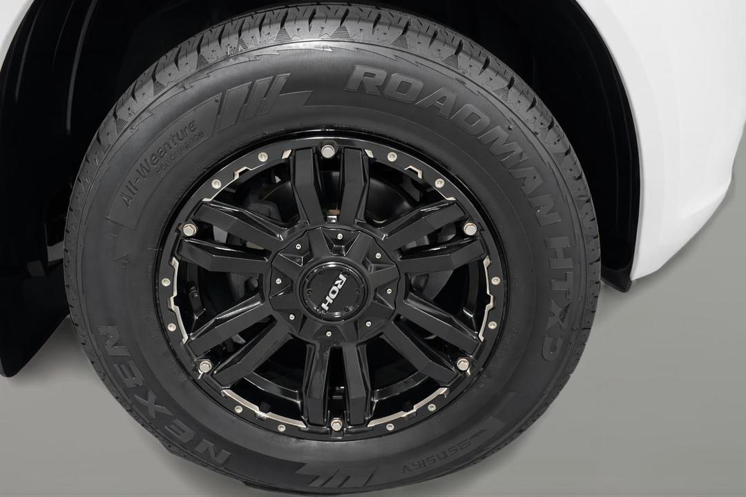 2022 Nissan Navara Sl (4x2), Manual, 37436 km, Right Front Wheel