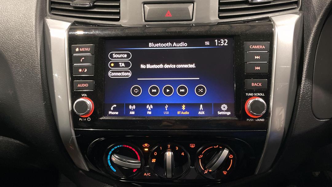 2022 Nissan Navara Sl (4x2), Manual, 37436 km, Infotainment System