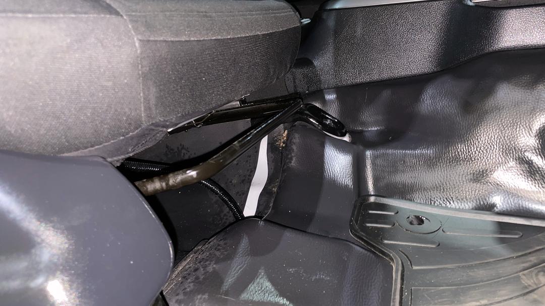 2022 Nissan Navara Sl (4x2), Manual, 37436 km, Drivers Side Adjustment Panel