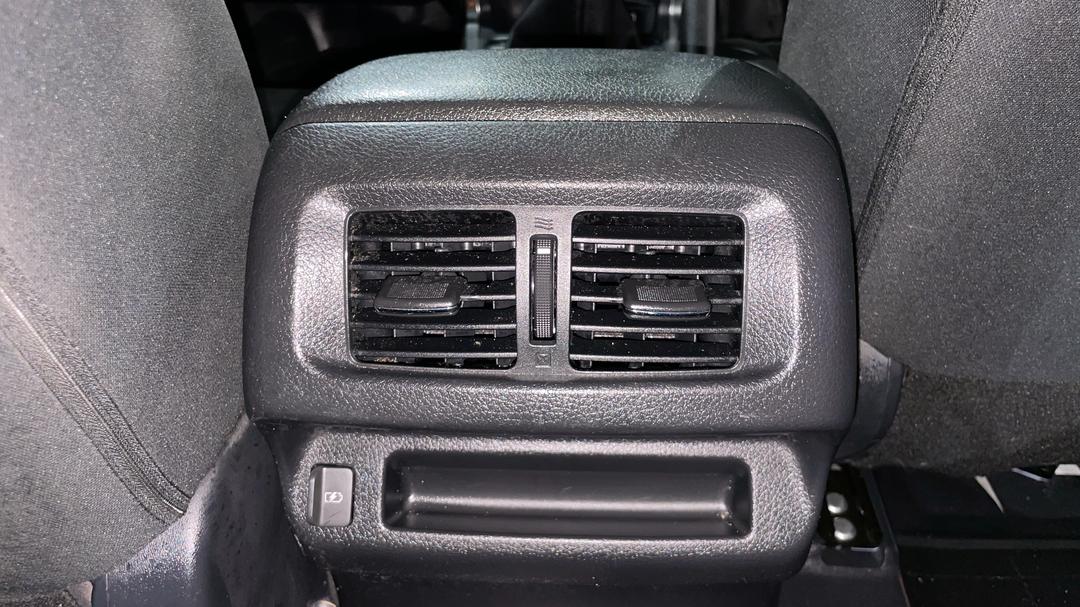 2022 Nissan Navara Sl (4x2), Manual, 37436 km, Rear A/C Vent