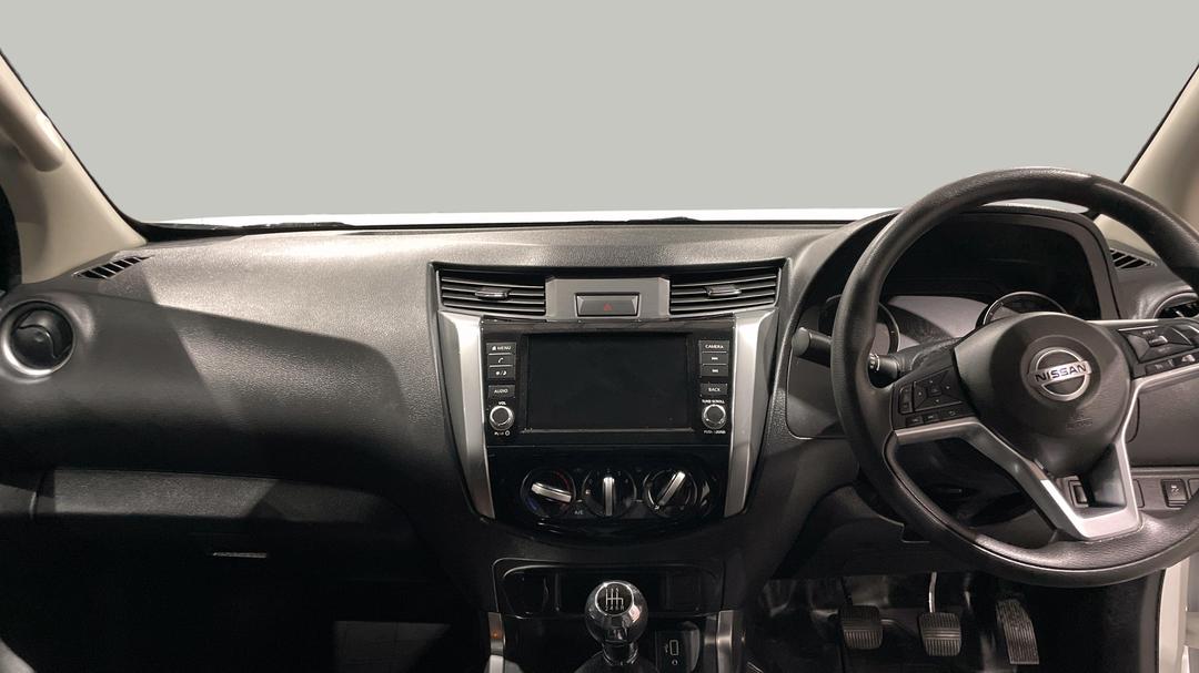 2022 Nissan Navara Sl (4x2), Manual, 37436 km, Dashboard View