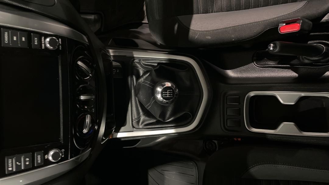 2022 Nissan Navara Sl (4x2), Manual, 37436 km, Gear Lever 