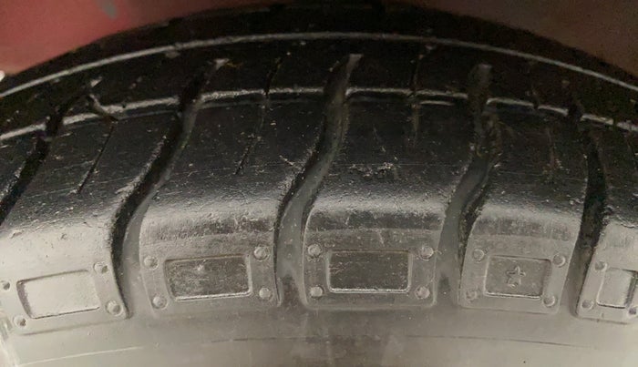 2017 Hyundai Eon ERA PLUS, Petrol, Manual, 42,950 km, Left Front Tyre Tread