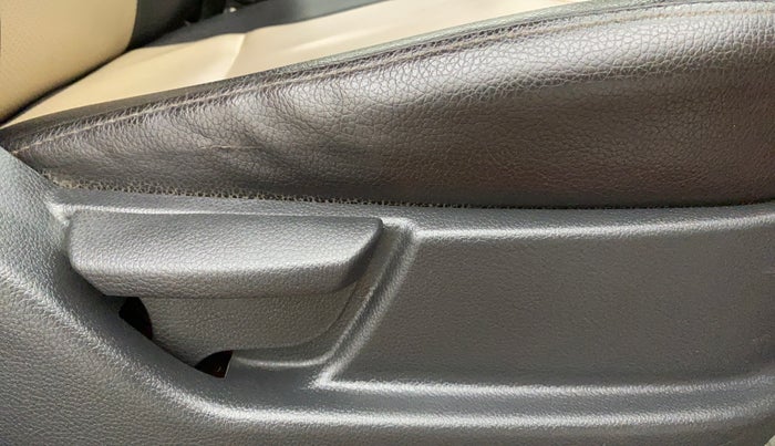2017 Hyundai Eon ERA PLUS, Petrol, Manual, 42,950 km, Driver Side Adjustment Panel